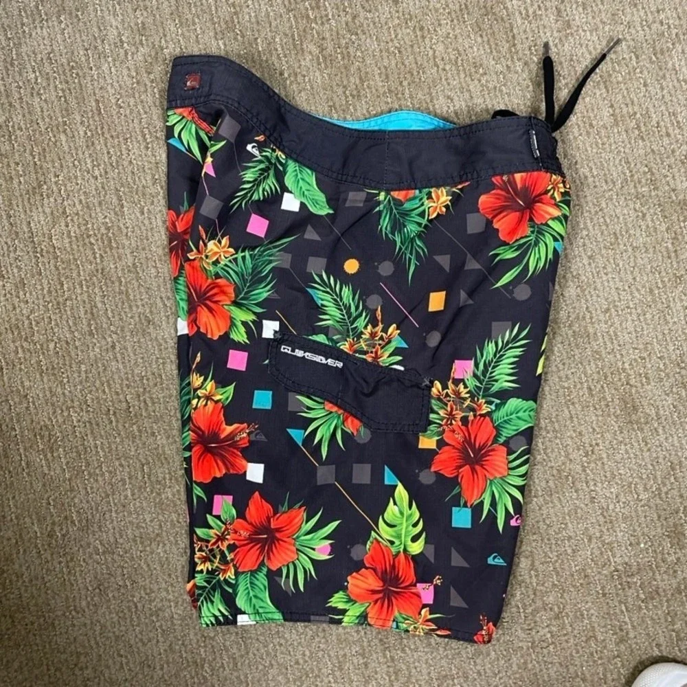 Quiksilver Board Shorts Mens‎ 34 Black Floral Geometric Retro Resort Surf Trunks